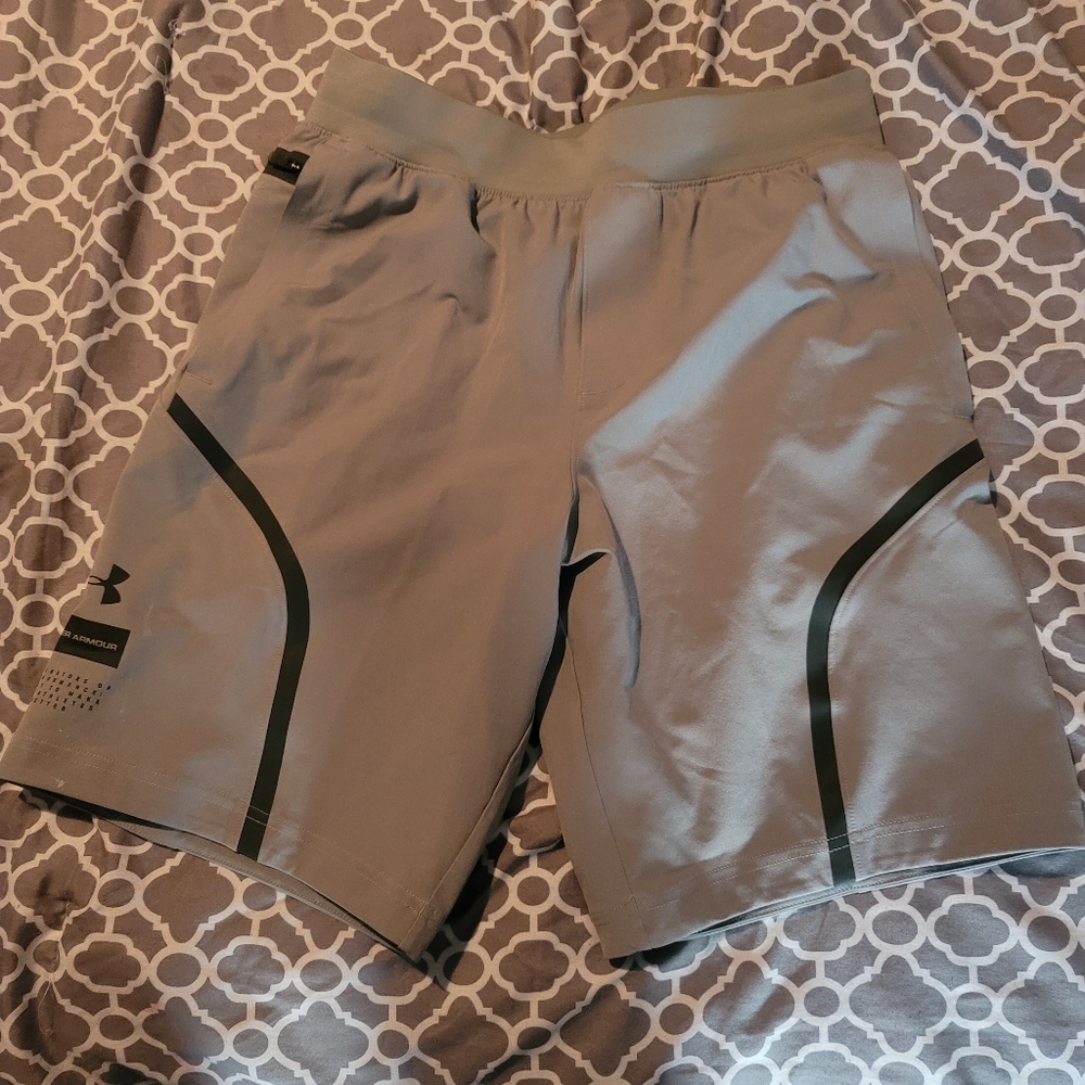Under Armour shorts (Medium)